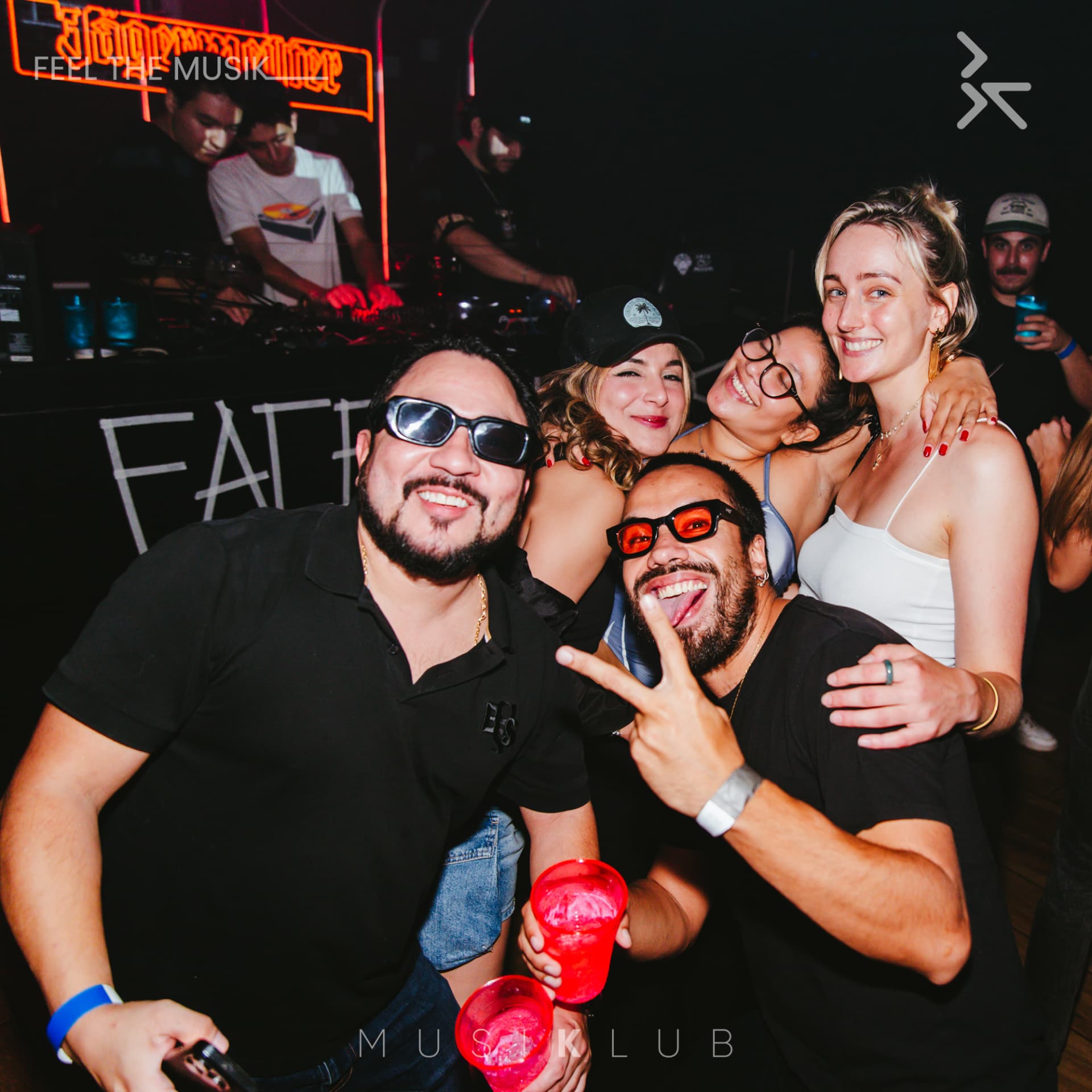 MUSIKLUB - fiesta y público en la pista