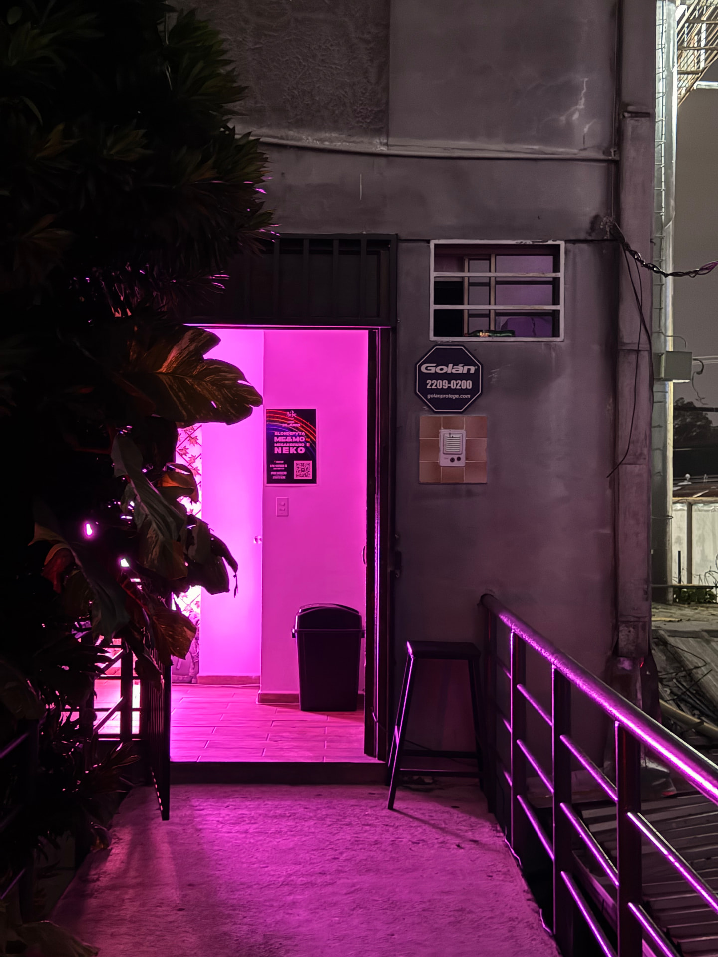 MUSIKLUB - entrada del club en Escalón